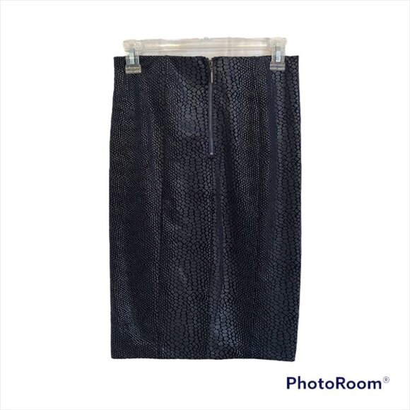 NWOT Guess Pencil Skirt Navy Blue with Shinny Snake Skin Print with Black lining - Picture 2 of 10
